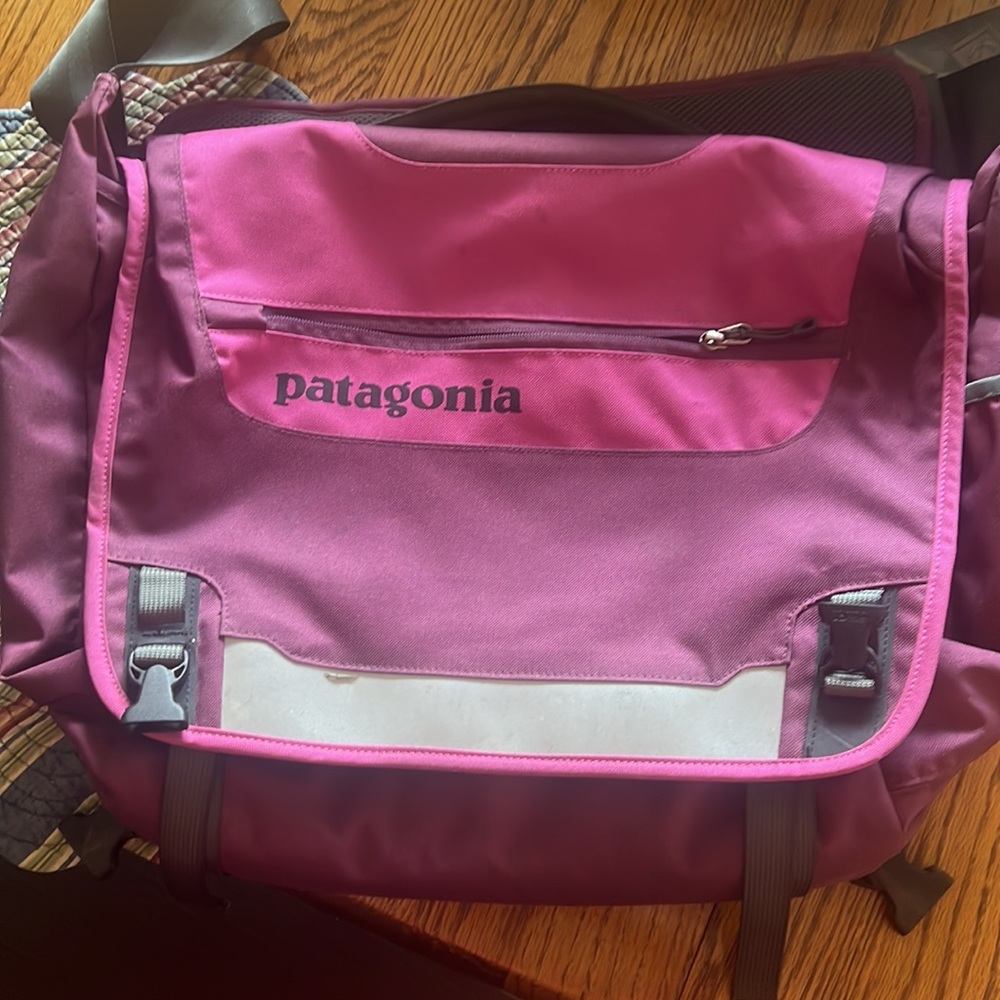 PATAGONIA Half Mass Courier Bag Purple